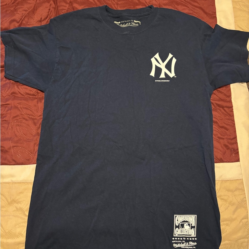 Michell & Ness New York Yankees Men's T-Shirt Size: Medium